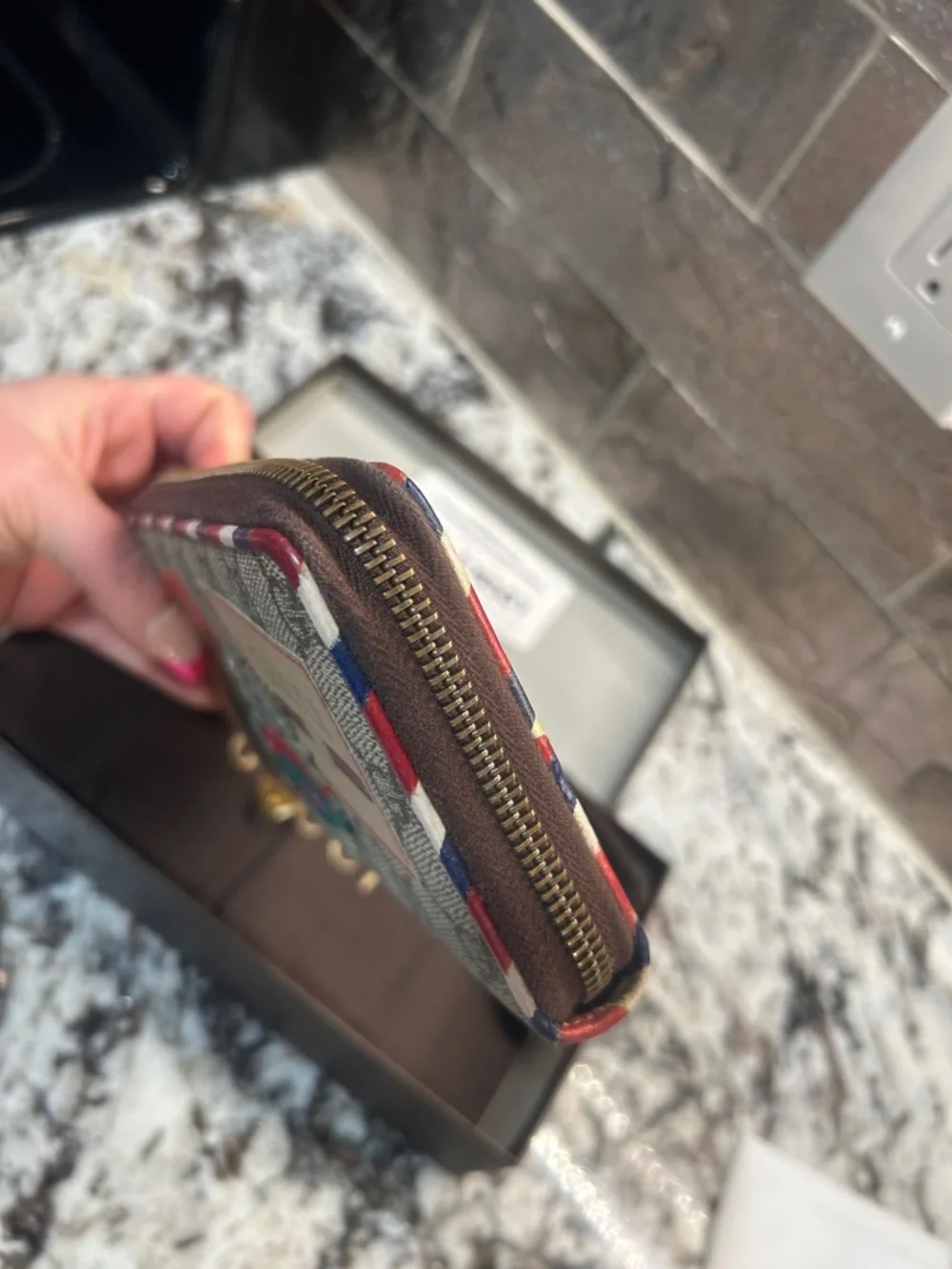 Gucci RARE GG Supreme Zip Wallet with Multicolor Embroidered Tiger and UFO - Picture 4 of 11
